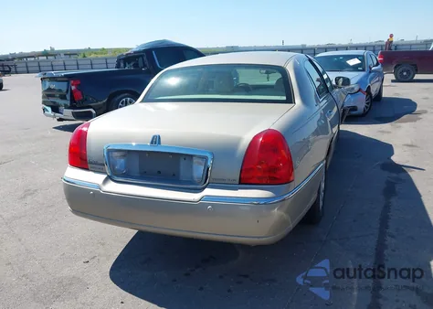 2004 Lincoln Town Car Signature из США, поврежденный, VIN 1LNHM81W44Y617901